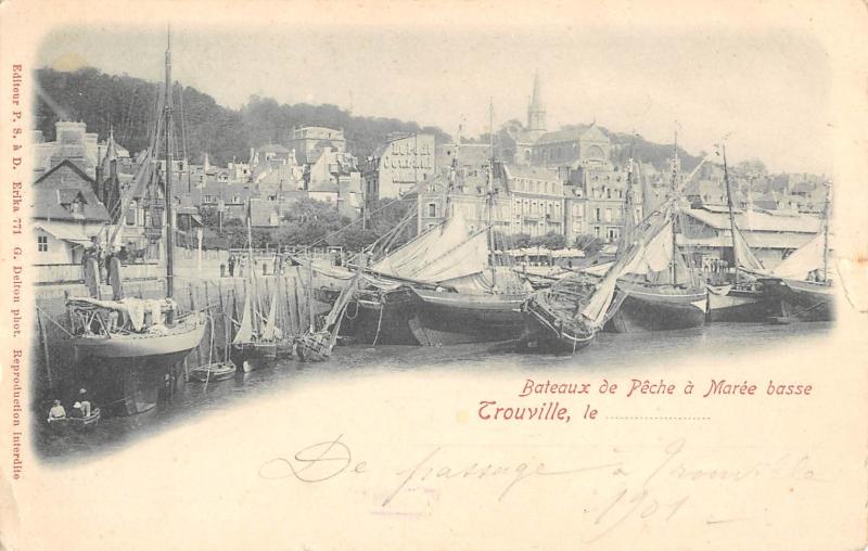 Carte postale ancienne Trouville - Bateaux De Peche A Maree Basse