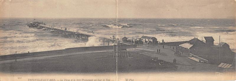 Carte postale ancienne Trouville Sur Mer - Grande Cpa Double - La Digue Et La Jetee Promenade à Trouville-sur-Mer