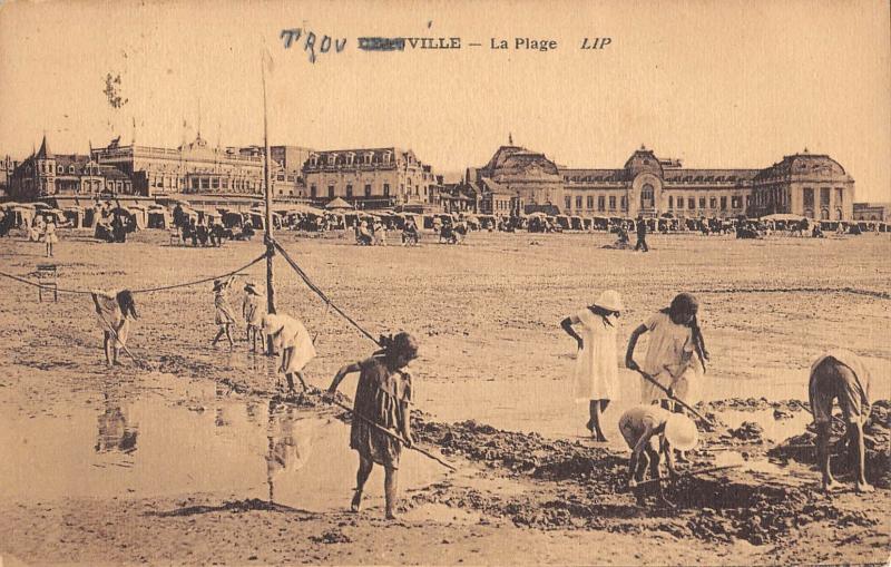 Carte postale ancienne Deauville - La Plage - Enfants - Jeux De Plage à Deauville