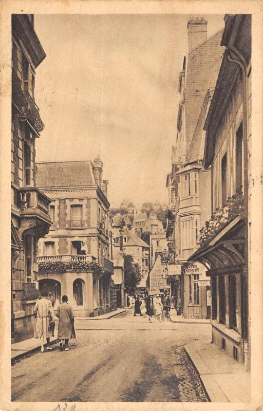 Carte postale ancienne Trouville - Rue De La Mer