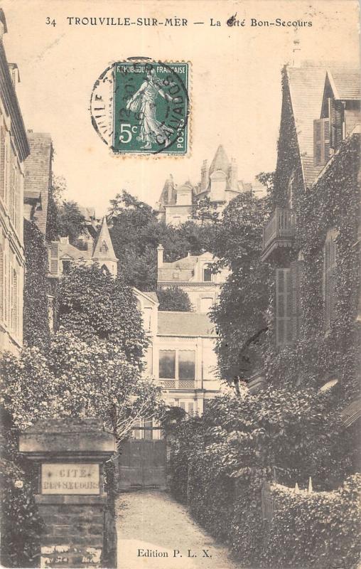 Carte postale ancienne Trouville Sur Mer - La Cite Bon Secours à Trouville-sur-Mer