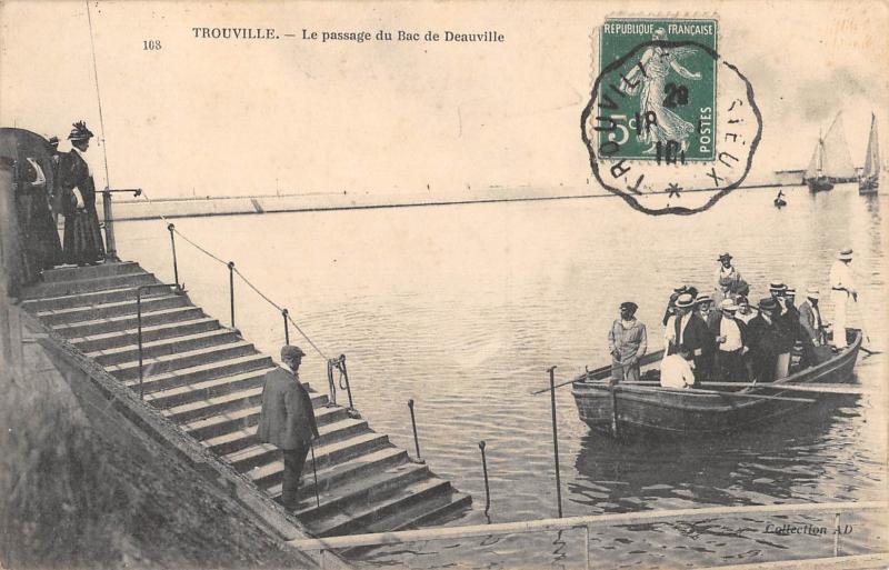 Carte postale ancienne Trouville - Le Passage Du Bac De Deauville à Deauville