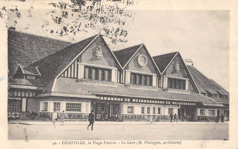 Carte postale ancienne Deauville - La Gare à Deauville