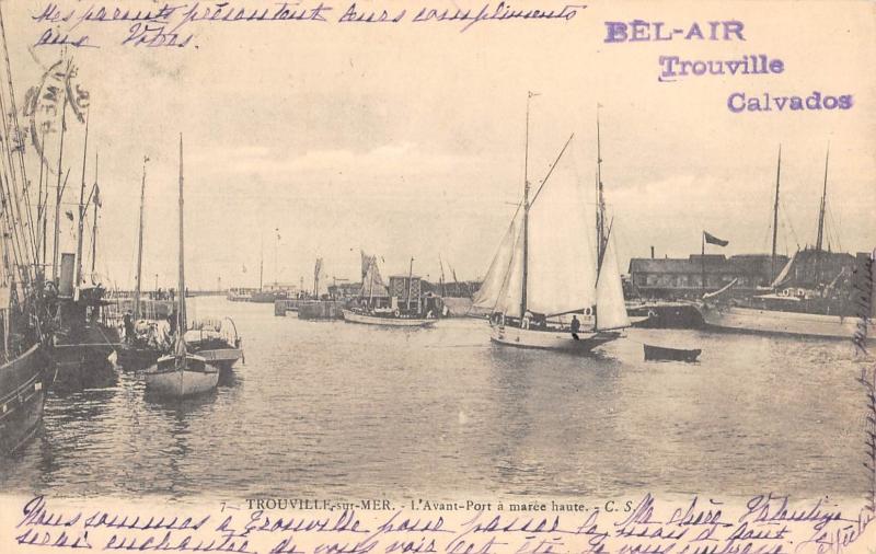 Carte postale ancienne Trouville Sur Mer - L'Avant Port A Maree Haute à Trouville-sur-Mer