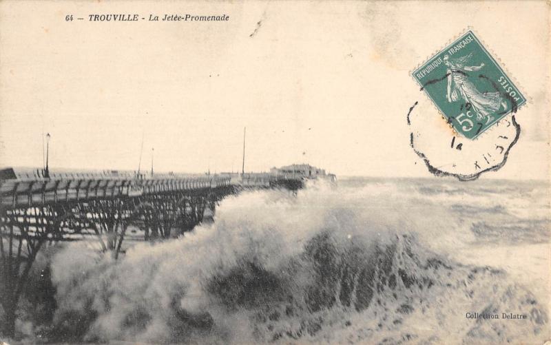Carte postale ancienne Trouville - La Jetee Promenade