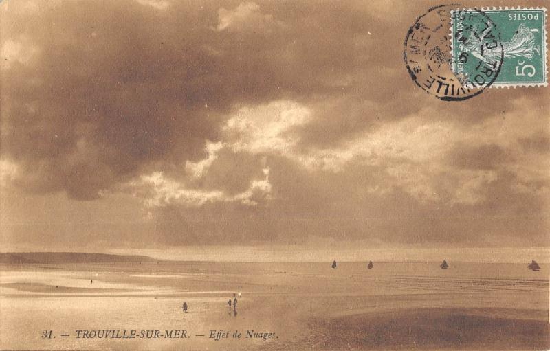 Carte postale ancienne Trouville Sur Mer - Effet De Nuages à Trouville-sur-Mer