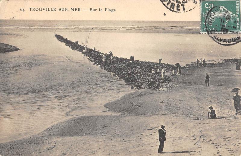 Carte postale ancienne Trouville Sur Mer - La Plage à Trouville-sur-Mer