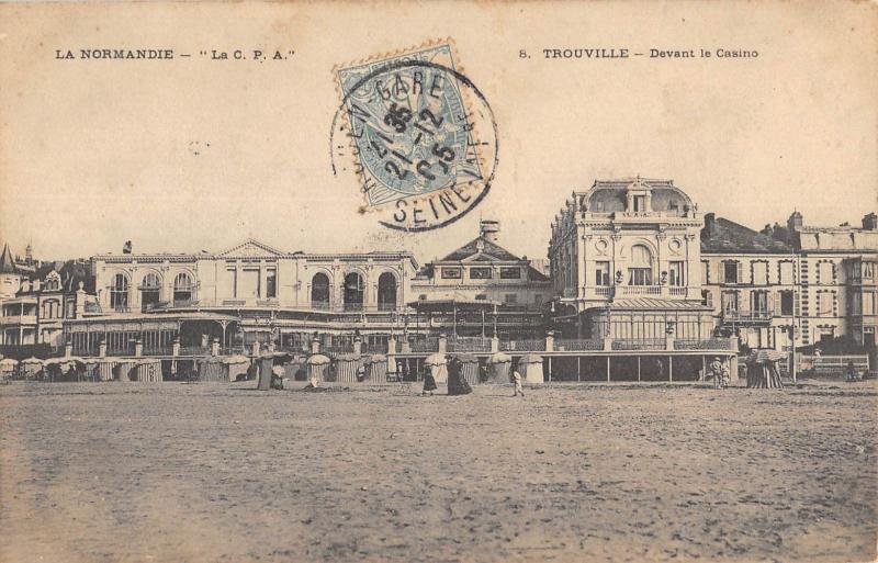 Carte postale ancienne Trouville - Devant Le Casino