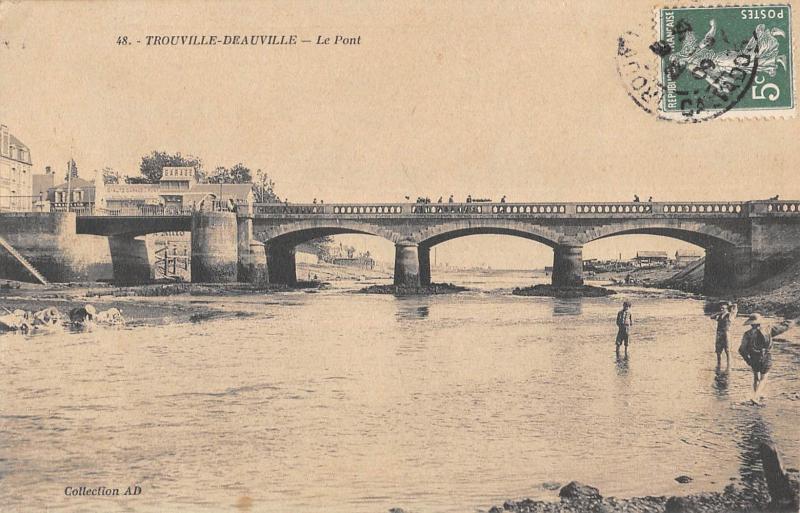 Carte postale ancienne Trouville -Deauville - Le Pont à Deauville