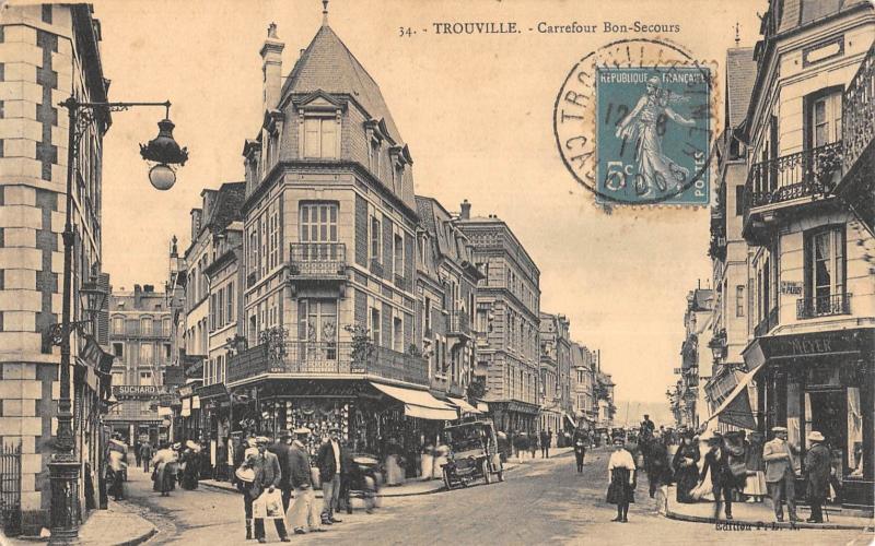 Carte postale ancienne Trouville - Carrefour Bon Secours