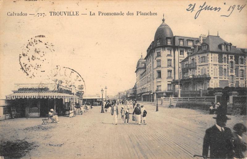 Carte postale ancienne Trouville - La Promenade Des Planches