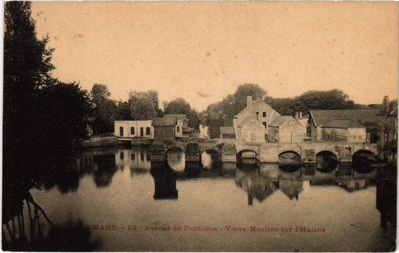 Carte postale ancienne Le Mans Avenue de Pontlieue au Mans