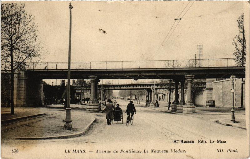 Carte postale ancienne Le Mans Avenue de Pontlieue au Mans
