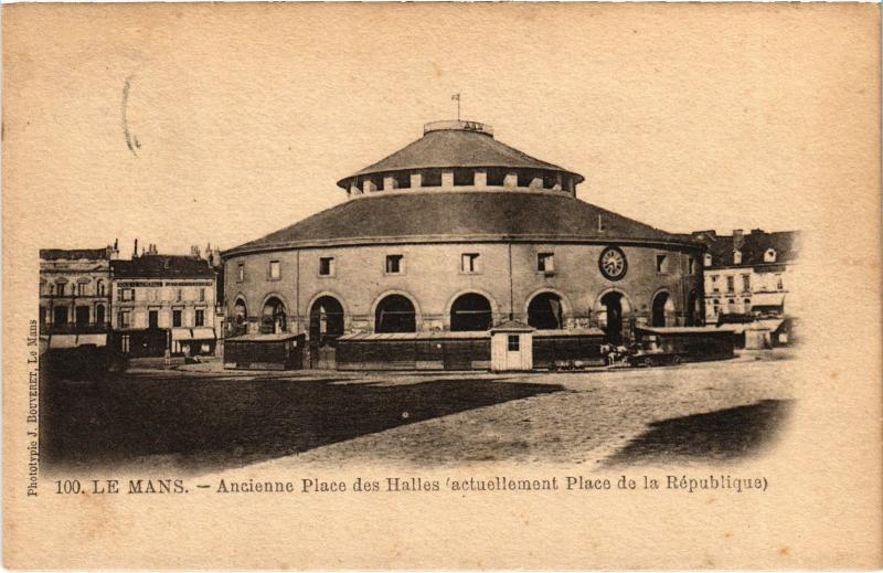 Carte postale ancienne Le Mans Place des Halles au Mans