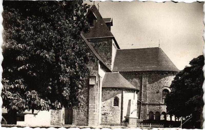 Carte postale ancienne Neuvy eglise Monument aux Morts