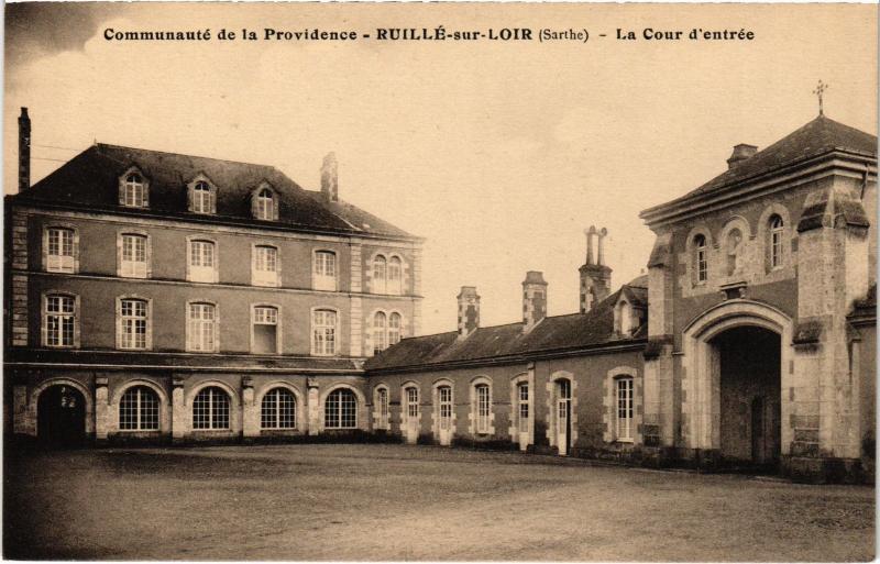 Carte postale ancienne Ruille Communaute de la Providence cour d'entree