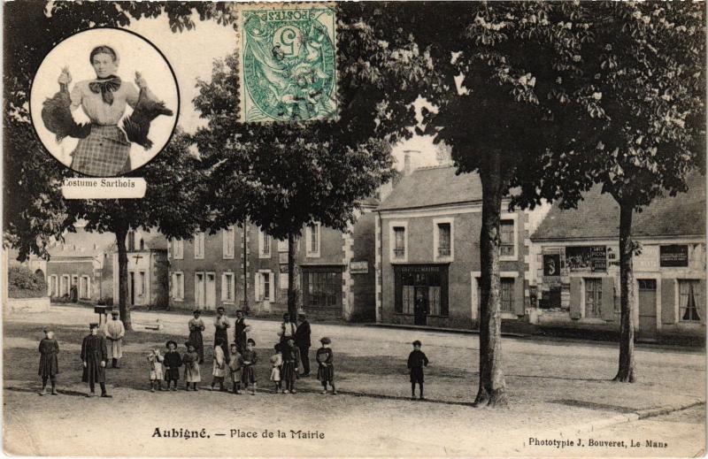 Carte postale ancienne Aubigne Place de la Mairie