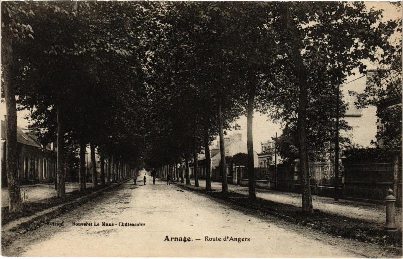 Carte postale ancienne Arnage Route d'Angers à Arnage