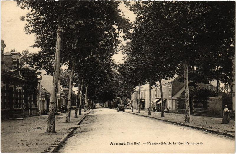 Carte postale ancienne Arnage Perspective de la Rue Principale à Arnage
