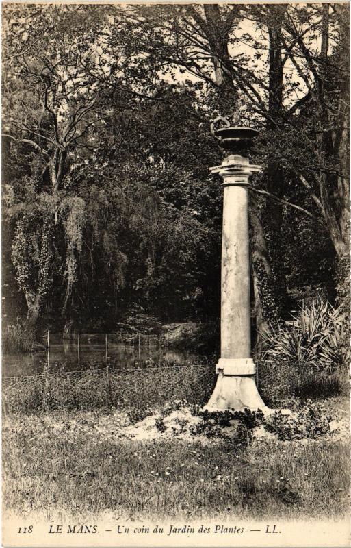 Carte postale ancienne Le Mans un coin du Jardin des Plantes au Mans