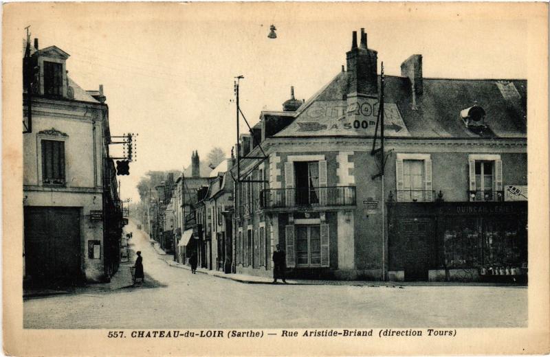 Carte postale ancienne Chateau du Loir Rue Aristide Briand