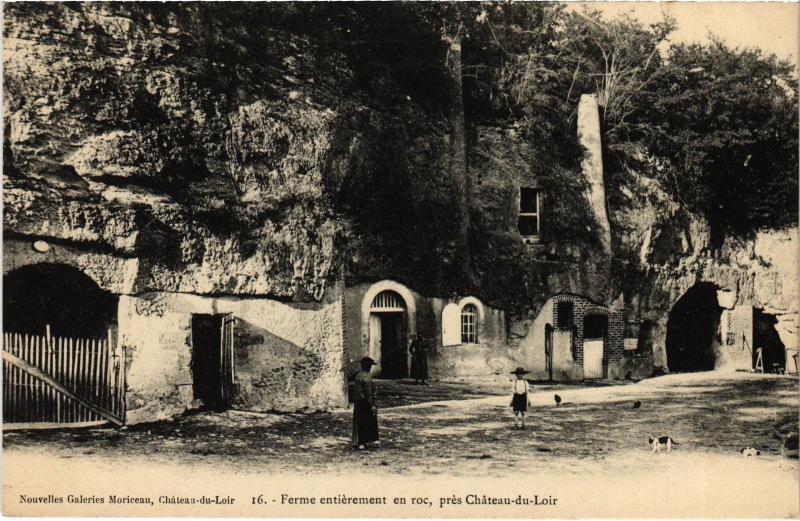 Carte postale ancienne Chateau du Loir Ferme entierement en roc