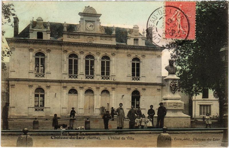 Carte postale ancienne Chateau du Loir Hotel de Ville