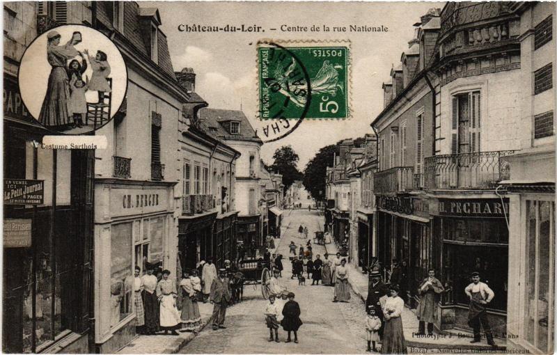Carte postale ancienne Chateau du Loir Centre de la rue Nationale
