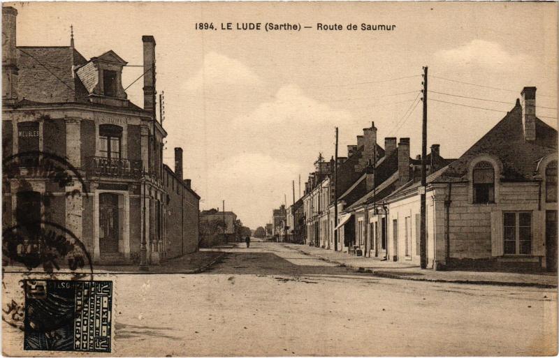 Carte postale ancienne La Lude Route de Saumur