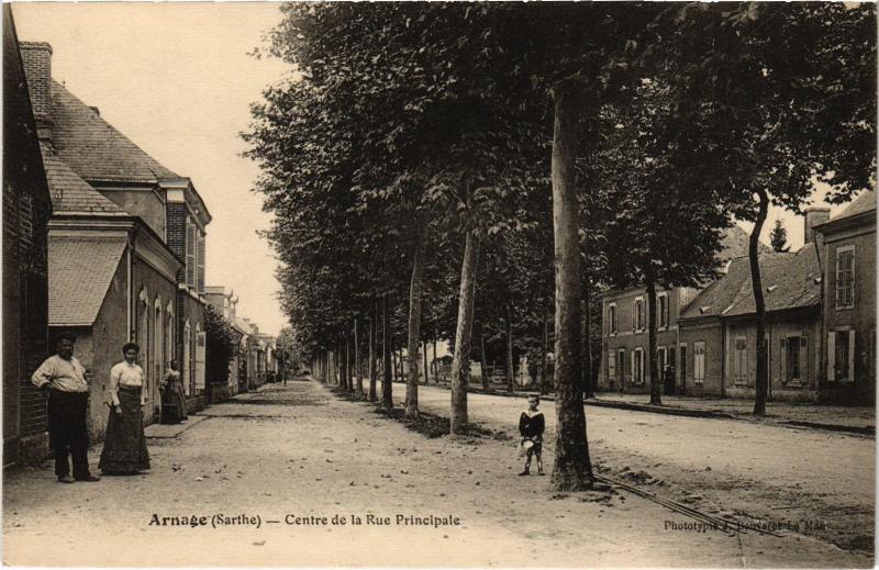 Carte postale ancienne Arnage centre de la Rue Principale à Arnage