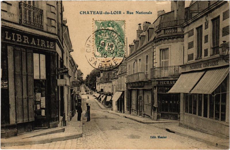 Carte postale ancienne Chateau du Loir Rue Nationale