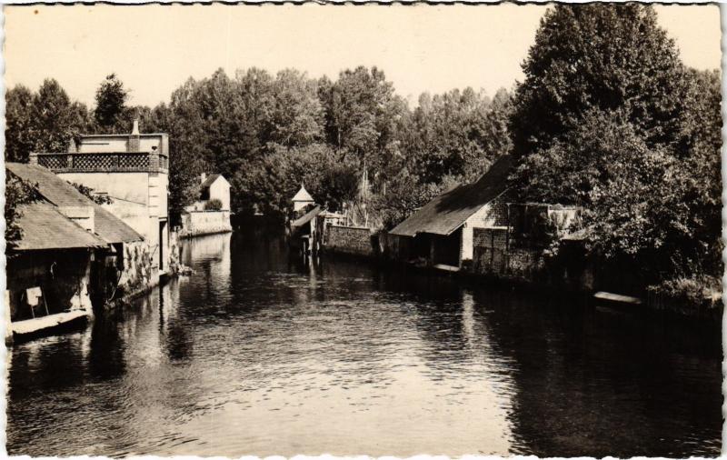 Carte postale ancienne La Chartre sur le Loir le Loir au Moulin à La Chartre-sur-le-Loir