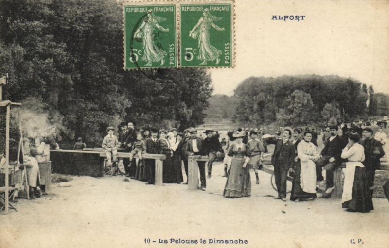 Carte postale ancienne Alfort-La Pelouse le Dimanehe