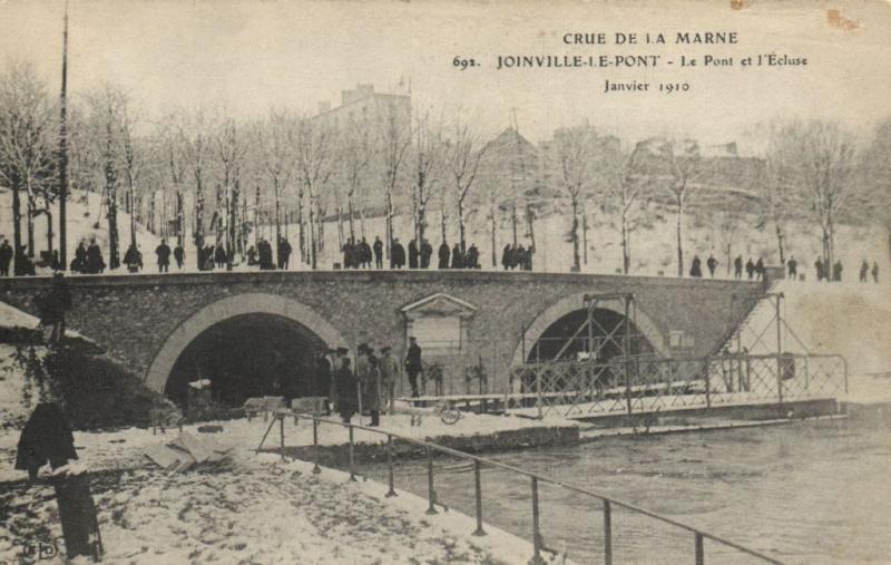 Carte postale ancienne Joinville Le Pont-Le Pont et l'Ecluse à Joinville-le-Pont