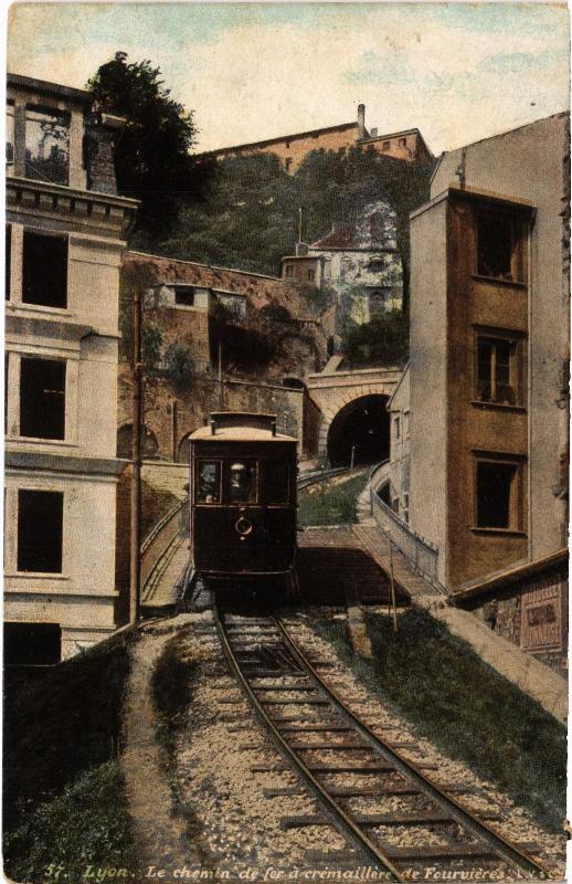 Carte postale ancienne Lyon - Le chemin de fer a cremailler de FOURVIEREs à Lyon