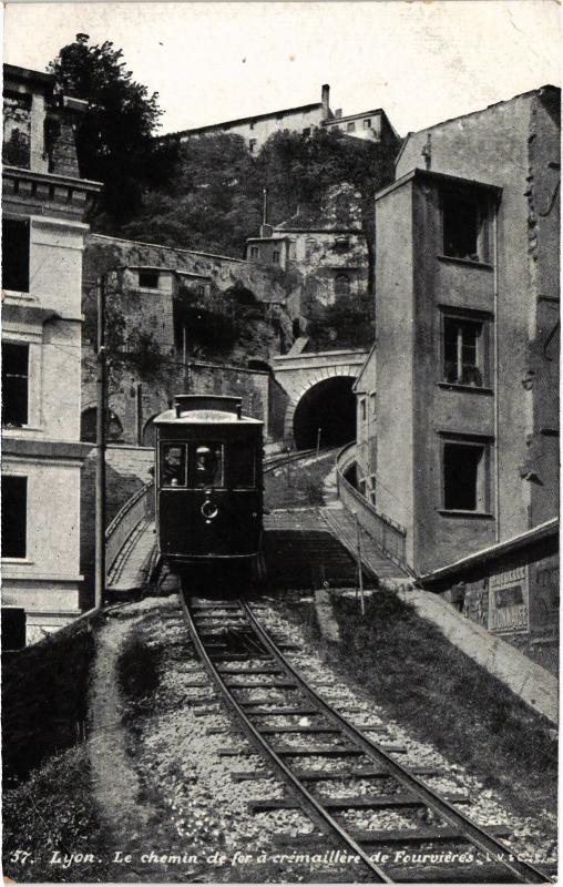 Carte postale ancienne Lyon - Le chemin de fer a cremailler de FOURVIEREs à Lyon