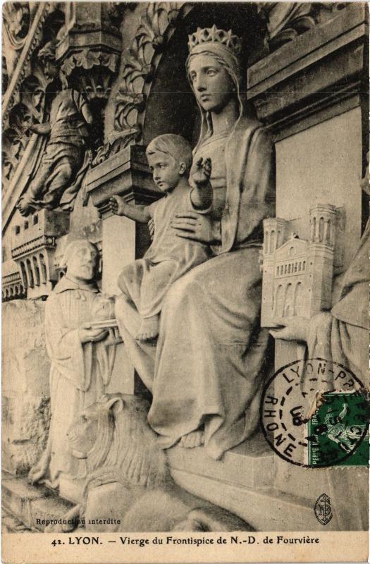 Carte postale ancienne Lyon - Vierge du Frontispice de N.-D.de Fourviere à Lyon