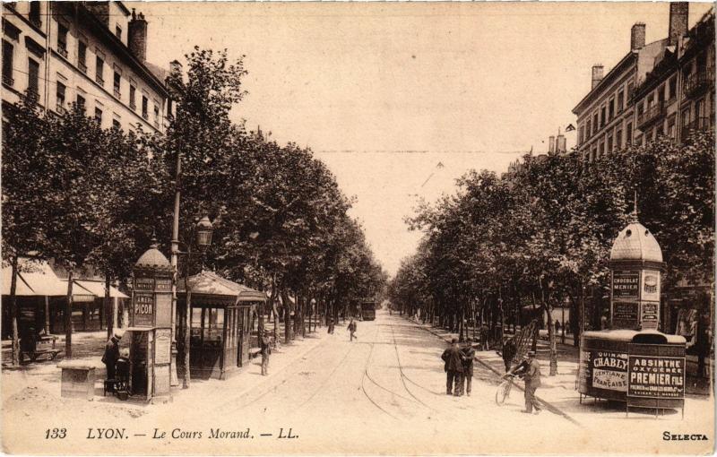 Carte postale ancienne Lyon - Le Cours Morand à Lyon