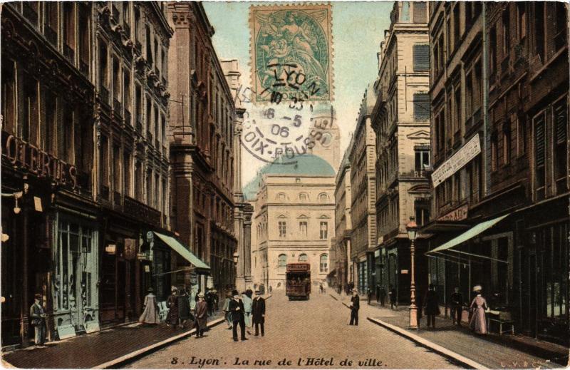 Carte postale ancienne Lyon - La Rue de l'Hotel de Ville à Lyon
