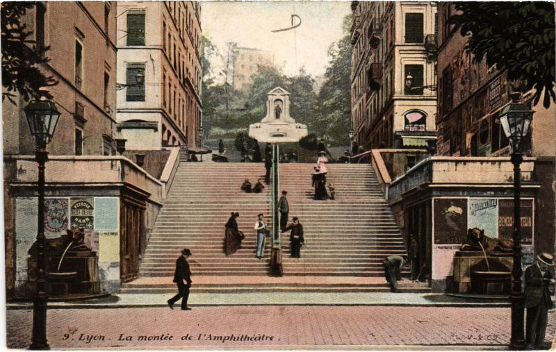 Carte postale ancienne Lyon - La Montée de l'Amphitheatre à Lyon