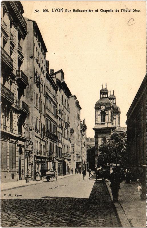 Carte postale ancienne Lyon - Rue Belecordiere et Chapelle de l'Hotel Dieu à Lyon