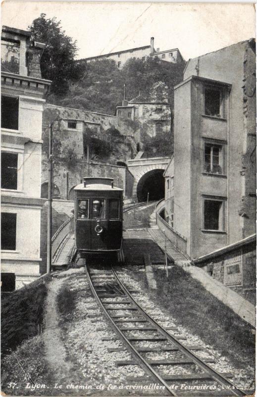 Carte postale ancienne Lyon - Le chemin de fer a cremailler de FOURVIEREs à Lyon