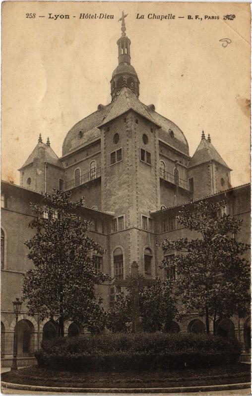 Carte postale ancienne Lyon - Hotel Dieu - La Chapelle à Lyon