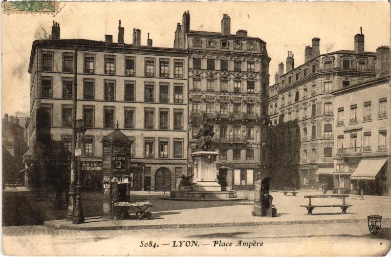 Carte postale ancienne Lyon - Place Ampere à Lyon