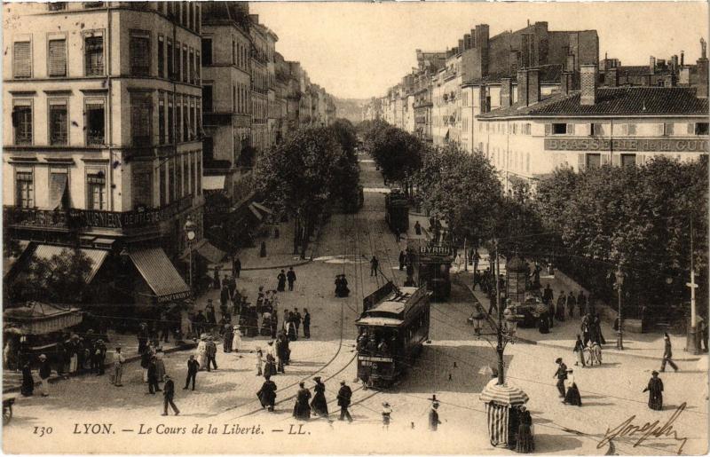 Carte postale ancienne Lyon - Le Cours de la Liberte à Lyon