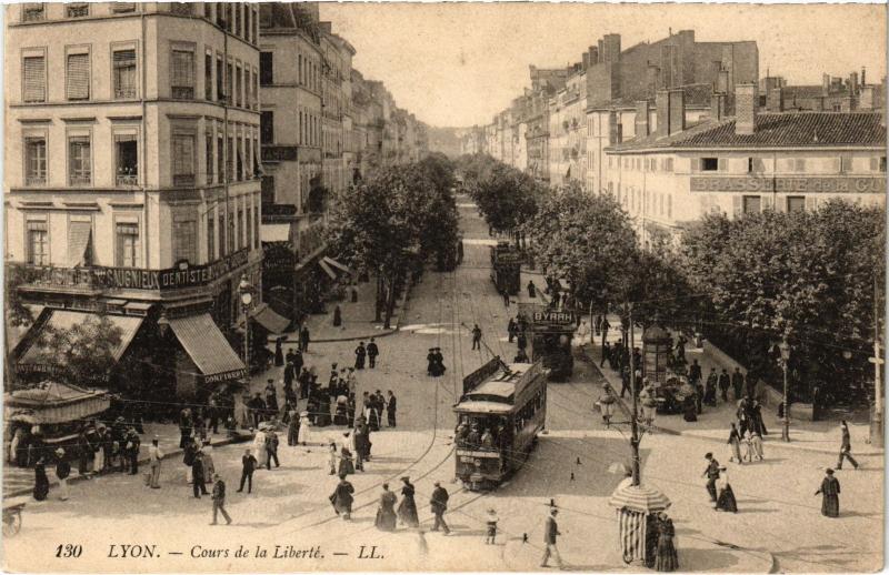 Carte postale ancienne Lyon - Cours de la Liberte à Lyon