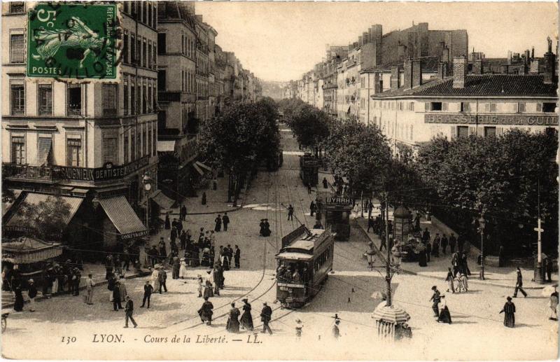 Carte postale ancienne Lyon - Cours la Liberte à Lyon