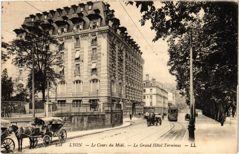 Carte postale ancienne Lyon - Le Cours du Midi - Le Grand Hotel Terminus à Lyon