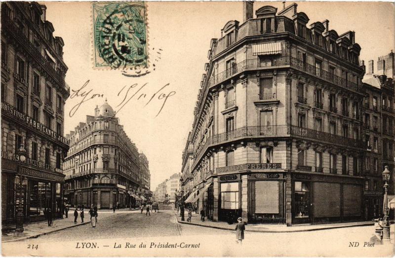 Carte postale ancienne Lyon - La Rue du President Carnot à Lyon
