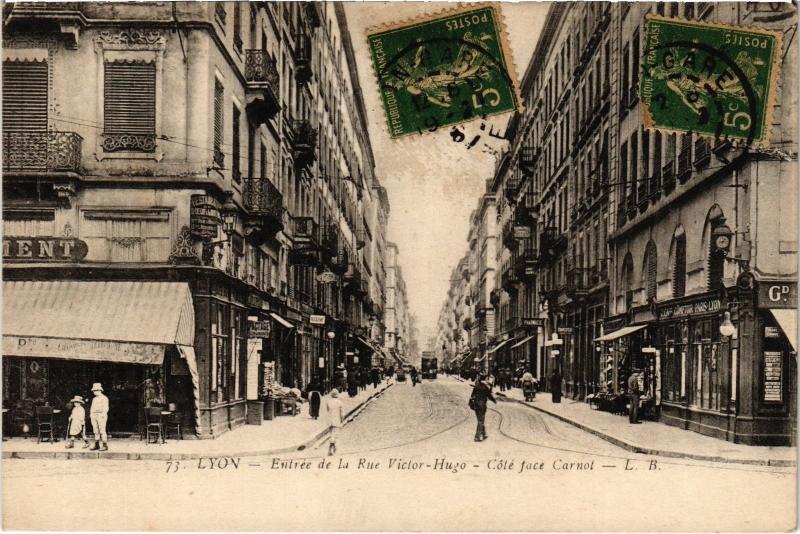 Carte postale ancienne Lyon - Entrée de la Rue Victor Hugo à Lyon